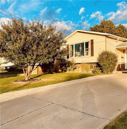 lower-143 Highridge Ave, Hamilton, ON, L8E3L5 | Card Image