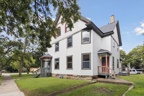541 Woodlawn Ave, Rockford, IL, 61103-6719 | Card Image