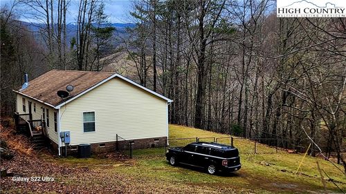 560 Wards Branch Rd, Sugar Grove, NC, 28679-9309 | Card Image