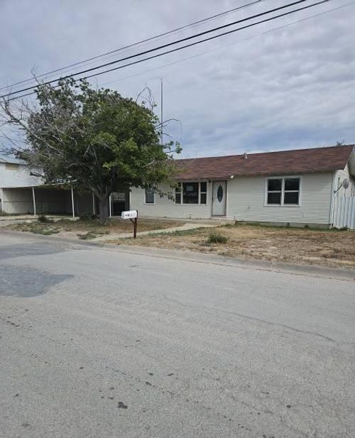 705 E 1st St, Big Lake, TX, 76932-5305 | Card Image