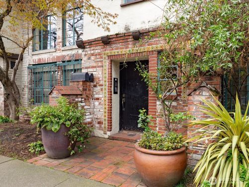 apt-19-1106 Ne 42nd St, Seattle, WA, 98105-6348 | Card Image