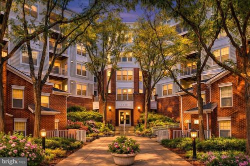 321-1625 International Dr, MCLEAN, VA, 22102-4815 | Card Image