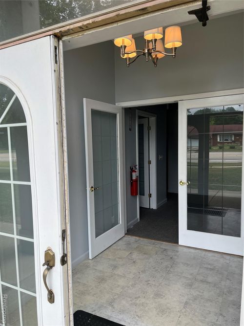 34514 Dequindre Rd, Sterling Heights, MI, 48310-5232 | Card Image