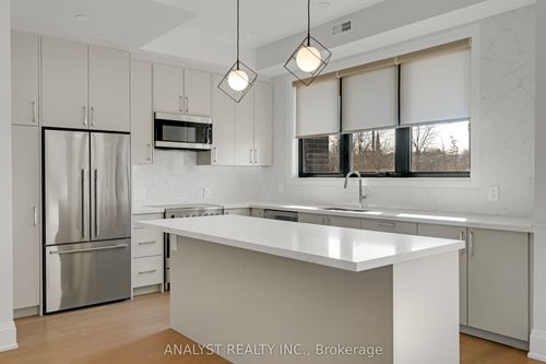 7-59 Charles St, Newmarket, ON, L3Y3V7 | Card Image