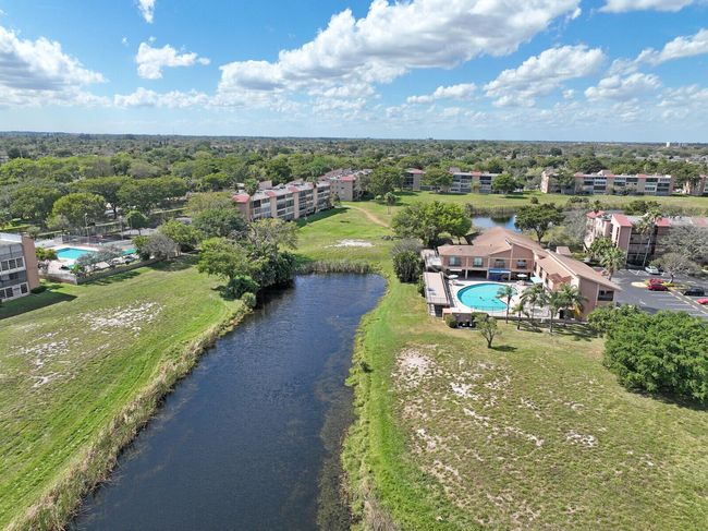 APT-301 - 7300 Lake Circle Dr, Condo with 2 bedrooms, 2 bathrooms and null parking in Margate FL | Image 34