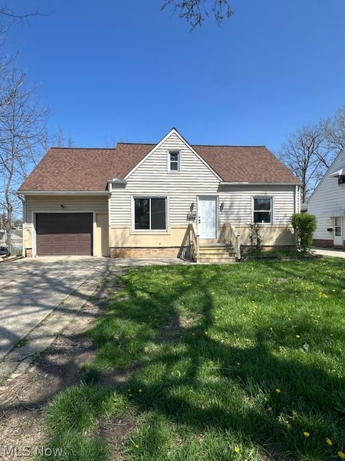 20605 Hansen Rd, Maple Heights, OH, 44137-2002 | Card Image