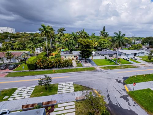 548 East Dr, Miami Springs, FL, 33166-6110 | Card Image