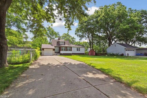 27144 Barkman St, Roseville, MI, 48066-4370 | Card Image