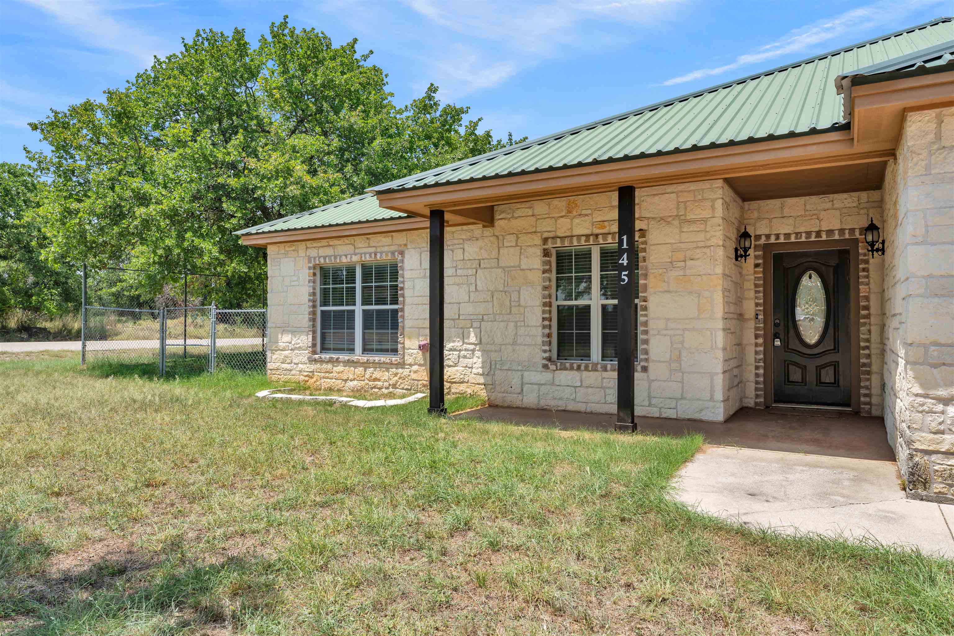 Residential Lease in Kingsland 4