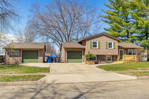 3212 E 40th Ct, Des Moines, IA, 50317-5504 | Card Image