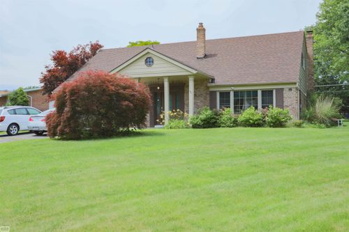 8693 Hedgeway Dr, Shelby Twp, MI, 48317-1616 | Card Image