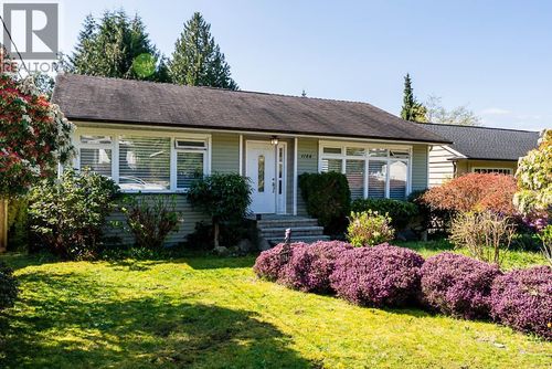 1126 Kings Ave, West Vancouver, BC, V7T2C3 | Card Image