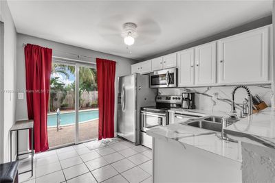 2560 Ne 8th Ter, House other with 3 bedrooms, 2 bathrooms and null parking in Pompano Beach FL | Image 3