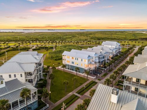 2602 E Seaside Dr, Galveston, TX, 77550-2713 | Card Image