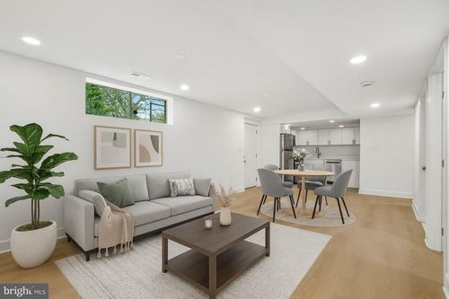 8728 Old Courthouse Rd, VIENNA, VA, 22182-2321 | Card Image