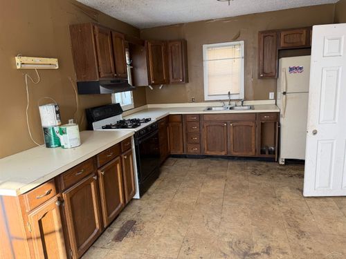 410 S Mercer St, Pinconning, MI, 48650-9614 | Card Image