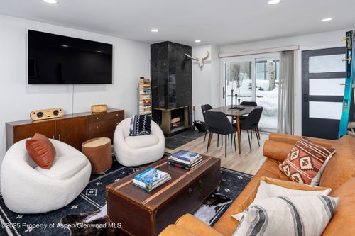 1d-100 E Dean St, Aspen, CO, 81611-1997 | Card Image