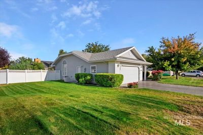 882 Greentree Way, House other with 3 bedrooms, 2 bathrooms and 2 parking in Twin Falls ID | Image 2