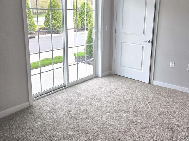 UNIT-6 - 221 Eastview Dr, Condo with 2 bedrooms, 2 bathrooms and 2 parking in Central Islip NY | Image 5