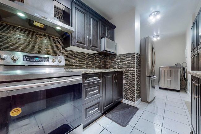 611 - 390 Dixon Rd, Condo with 3 bedrooms, 2 bathrooms and 1 parking in Etobicoke ON | Image 12