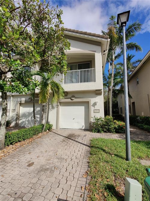 3211-3211 Laurel Ridge Cir, Riviera Beach, FL, 33404-1842 | Card Image