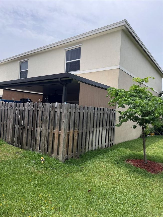 495 Ne 5 Th Way, Townhouse with 3 bedrooms, 3 bathrooms and null parking in Florida City FL | Image 4