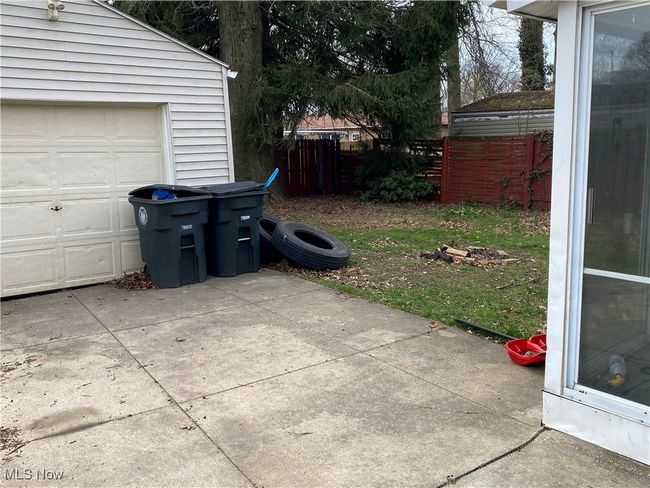 BACK DRIVE AND YARD | Image 4