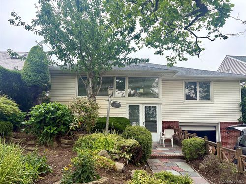 421 W Beech St, Long Beach, NY, 11561-3125 | Card Image