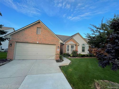 252 Shore Brook Ln, Walled Lake, MI, 48390-4508 | Card Image