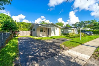 10650 Sw 77th Ave, Home with 0 bedrooms, 0 bathrooms and 3 parking in Pinecrest FL | Image 2