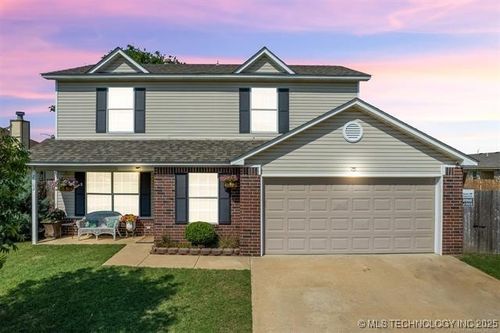 2102 S Missouri Pl, Claremore, OK, 74019-3534 | Card Image