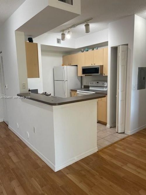 apt-102-2458 Centergate Dr, Miramar, FL, 33025-7210 | Card Image