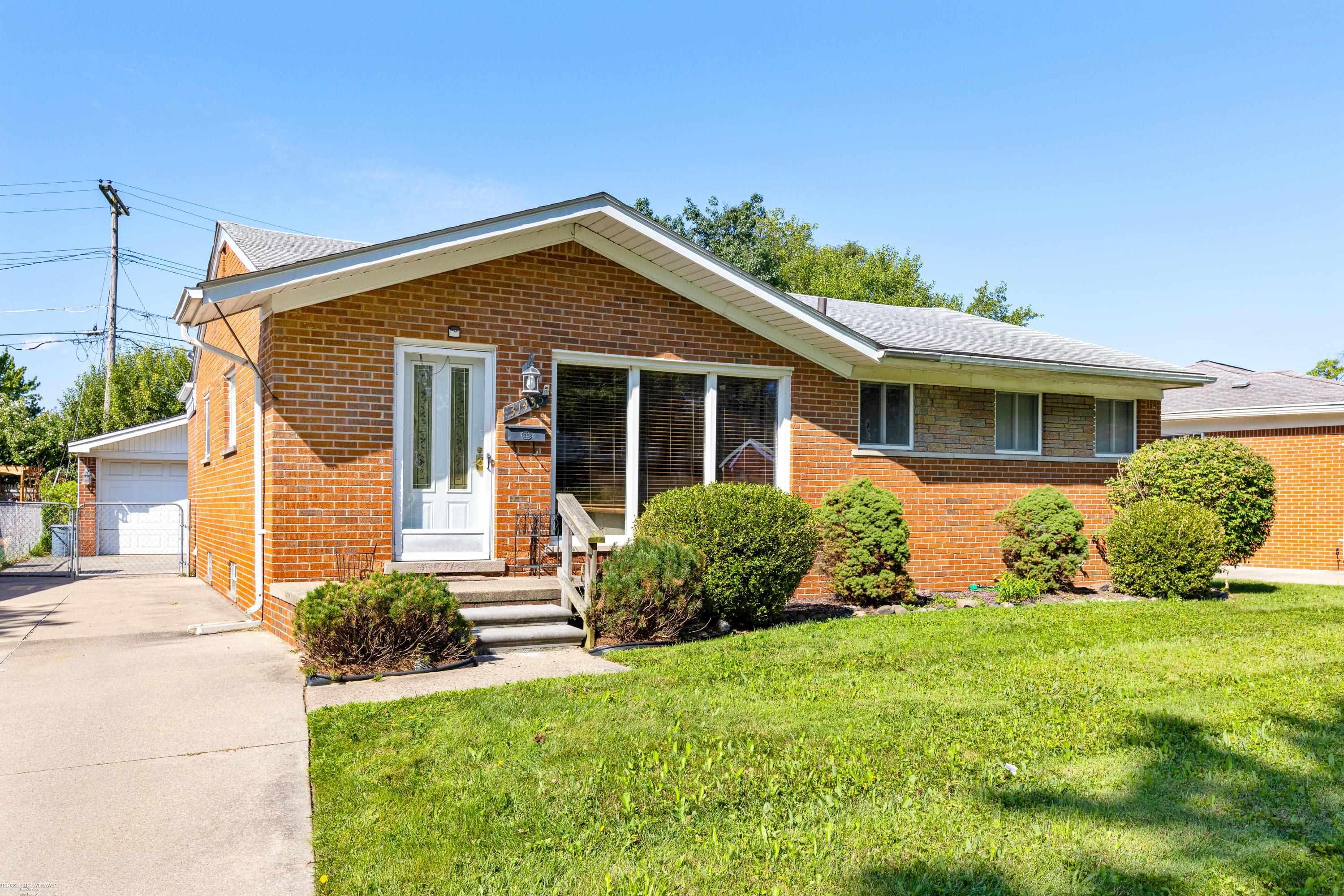 Wind Dr, Fraser, MI 48026