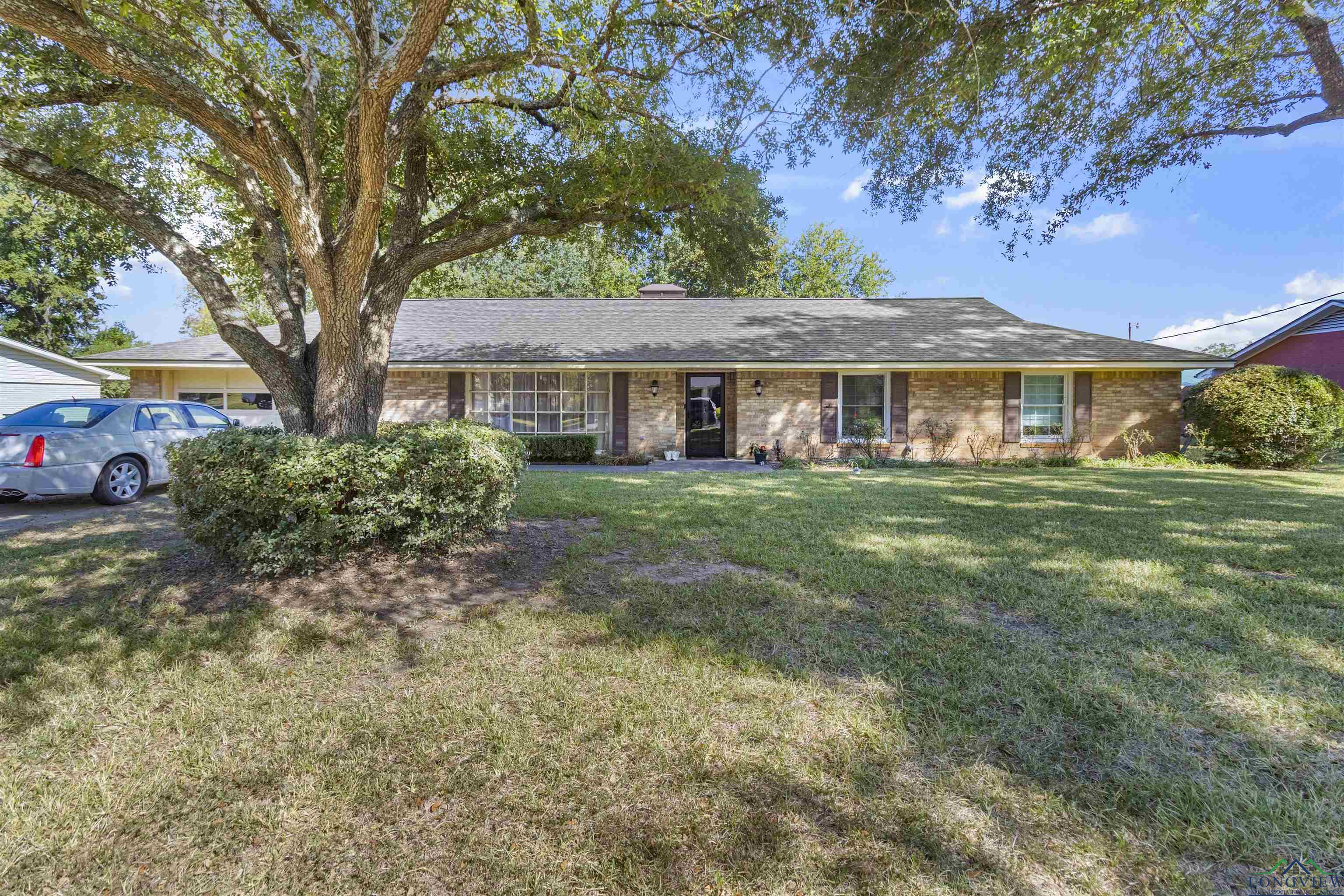 Royal Dr, Kilgore, TX 75662