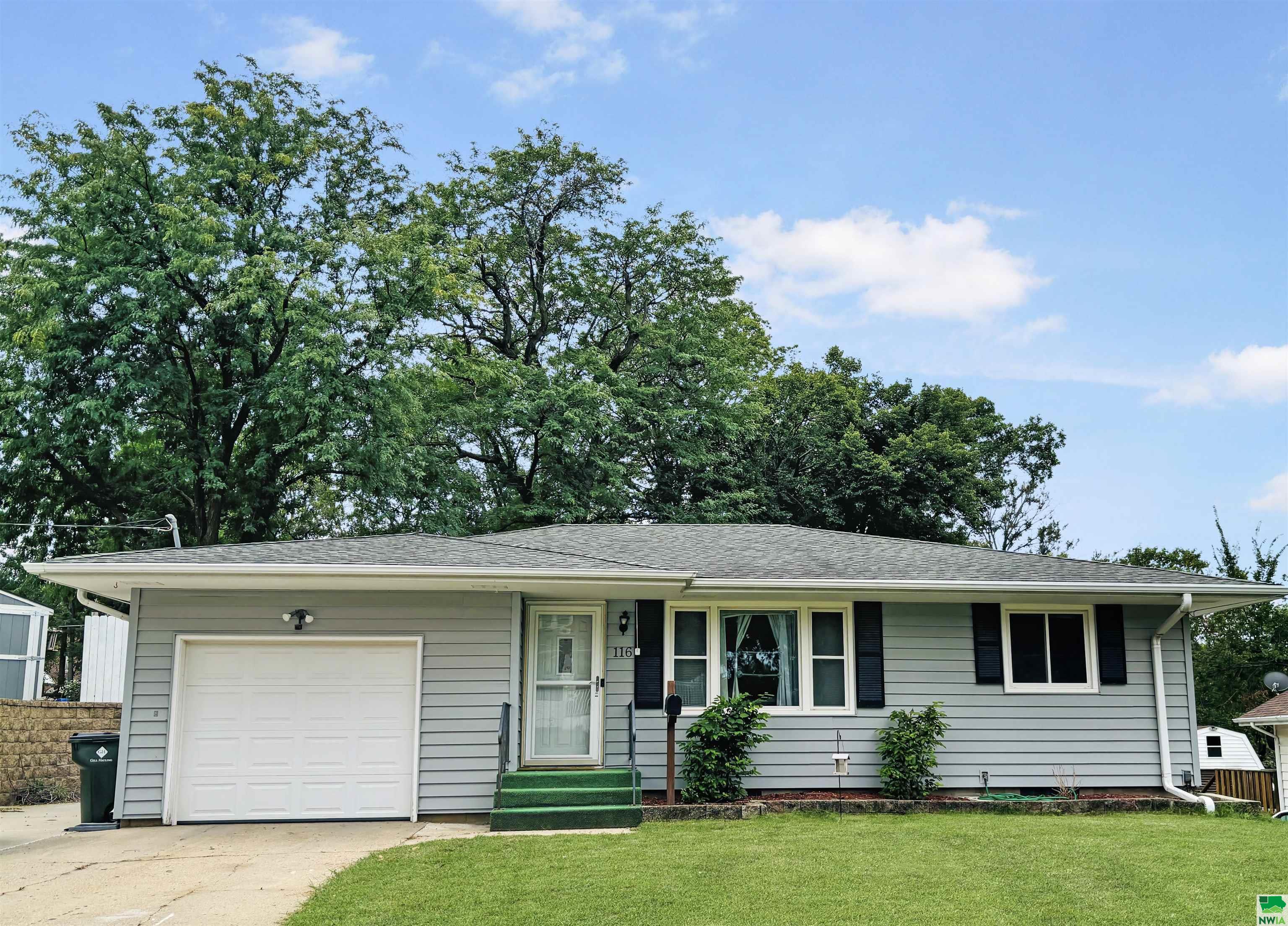 21st St, Sioux City, IA 51104