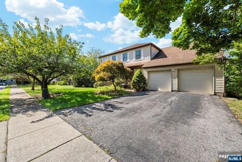418 Birch Ln, Leonia, NJ, 07605-1410 | Card Image