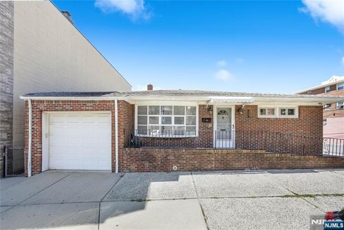 250 Cliff St, Cliffside Park, NJ, 07010-1422 | Card Image