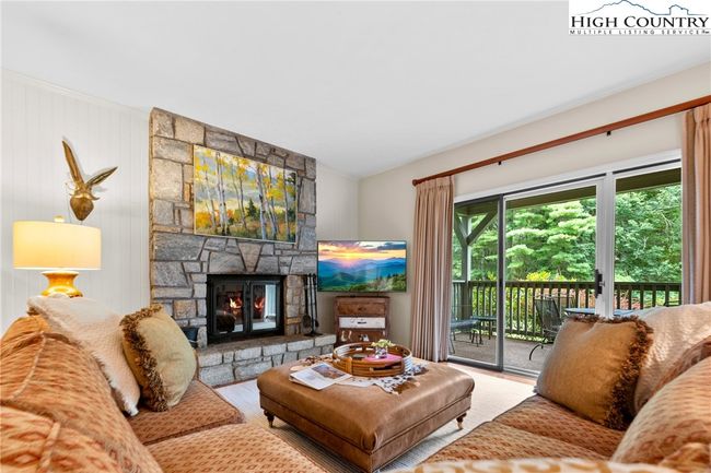 sitting room and back porch | Image 26