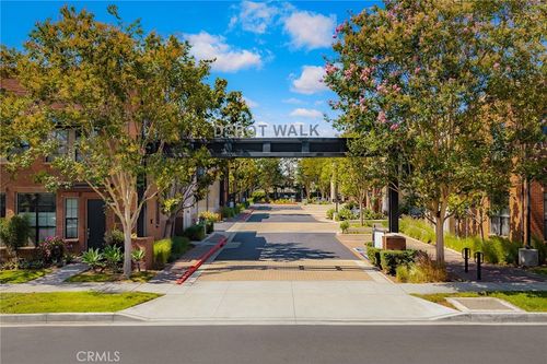 551 W Maple Ave, Orange, CA, 92868-2209 | Card Image