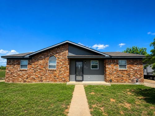 1217 Town Creek Dr, Sweetwater, TX, 79556-6033 | Card Image
