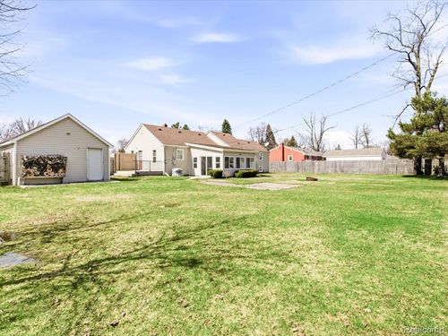 1561 Pennsylvania Ave, Marysville, MI, 48040-1736 | Card Image
