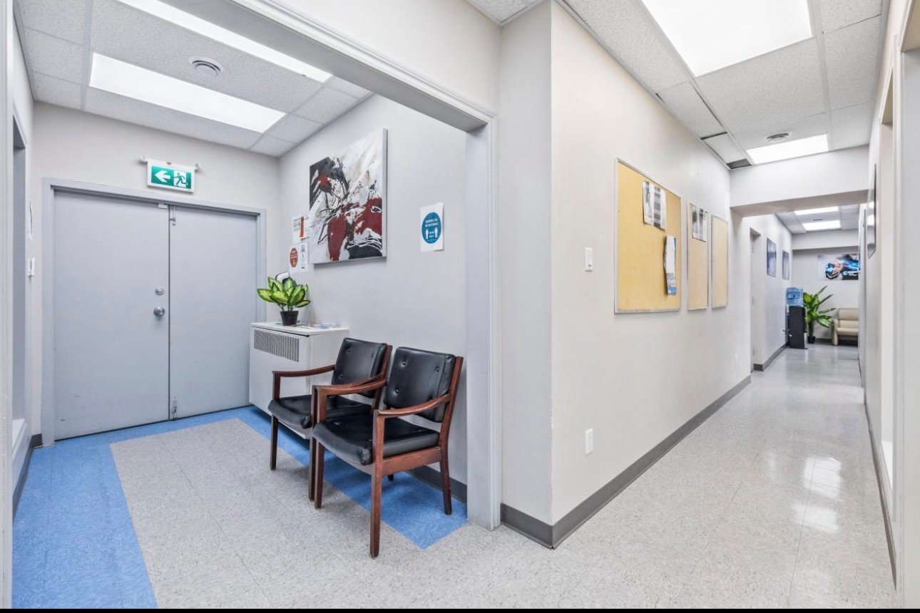 Commercial Sale in Montréal (Ahuntsic-Cartierville) 2