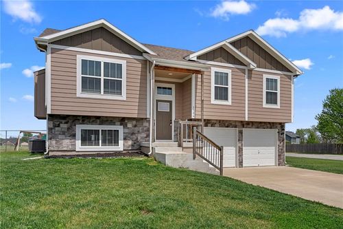3106 Katy Trail Dr, Harrisonville, MO, 64701-4383 | Card Image
