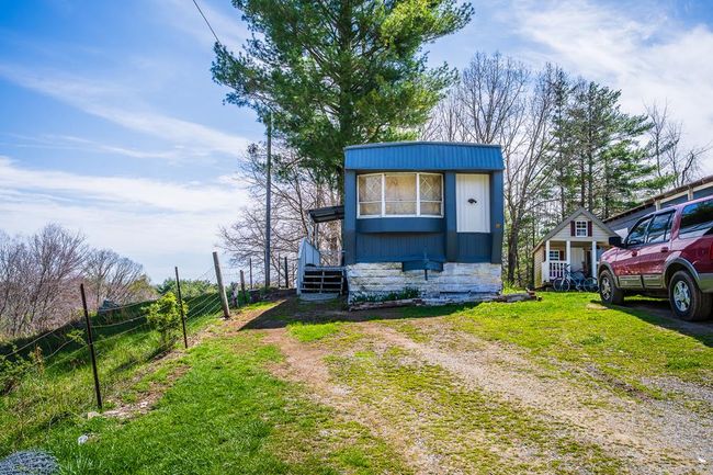 203 Penny Ln, House other with 4 bedrooms, 2 bathrooms and 3 parking in Independence VA | Image 24