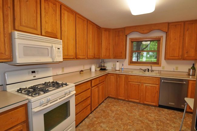 More kitchen | Image 12