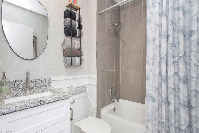 L201 - 5238 Treetops Dr, Condo with 2 bedrooms, 2 bathrooms and null parking in NAPLES FL | Image 21