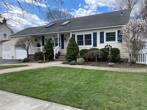 16 W Oak St, Farmingdale, NY, 11735-3120 | Card Image