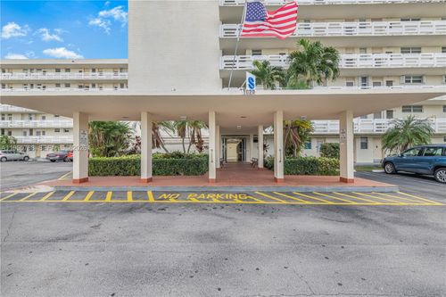 apt-s109-3020 Marcos Dr, Aventura, FL, 33160-2557 | Card Image