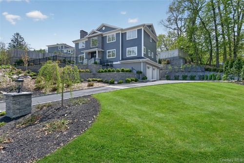 208 Cow Neck Rd, Port Washington, NY, 11050 | Card Image