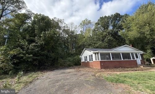 8402 Rogues Rd, WARRENTON, VA, 20187-8363 | Card Image